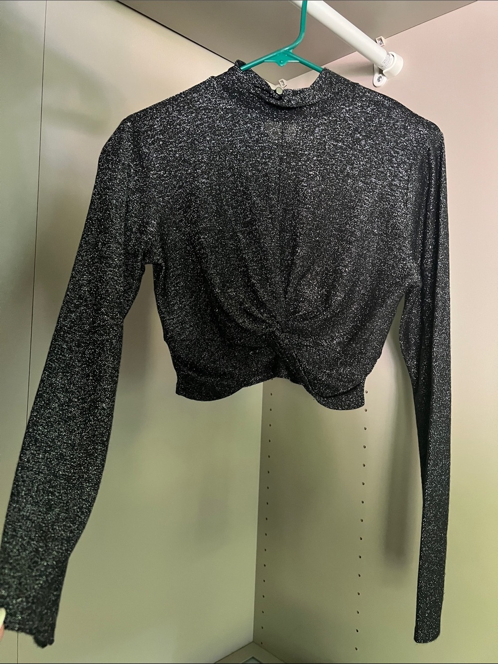 Forever 21 • Women’s M • Sparkle Twist-Front Long-Sleeve Crop Top • Black/Silver
